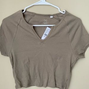NWT Pac Sun PS basics - notch collar cropped tee